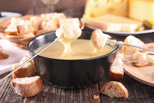 Fondue-Essen Zürcher Stamm